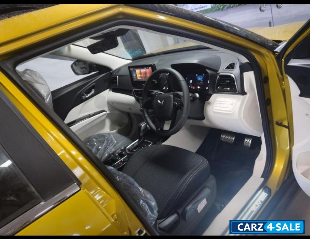 Mahindra XUV 3XO AX5L