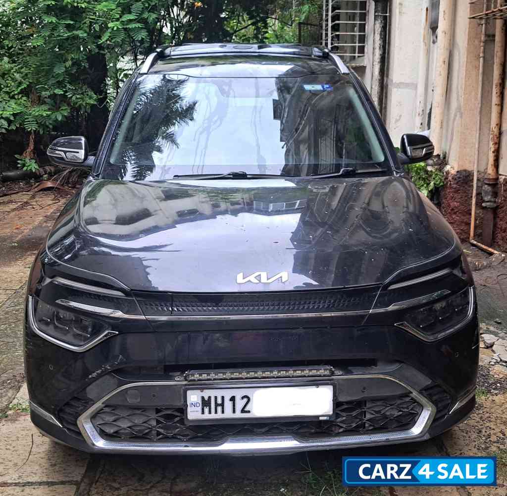 Aurora Black Pearl Kia Carens G1.4 6MT LUXURY 7 seater