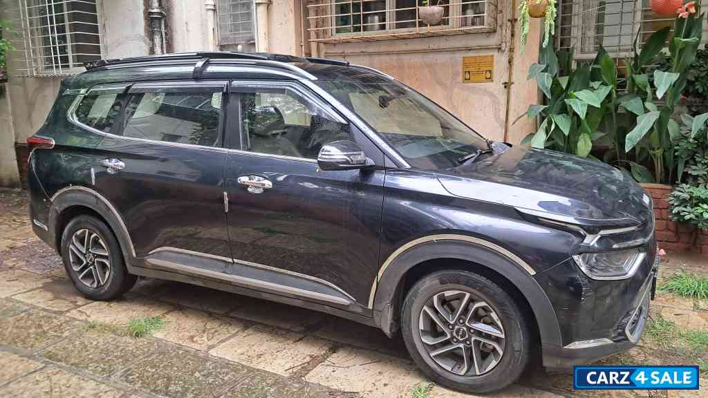 Aurora Black Pearl Kia Carens G1.4 6MT LUXURY 7 seater Aurora Black Pearl Kia Carens G1.4 6MT LUXURY 7 seater