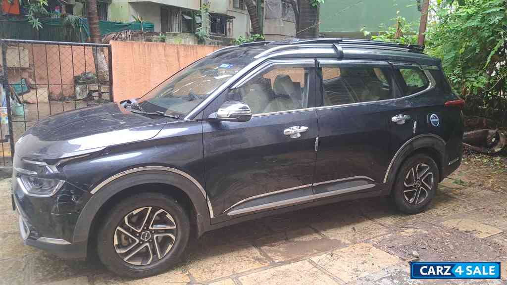 Aurora Black Pearl Kia Carens G1.4 6MT LUXURY 7 seater Aurora Black Pearl Kia Carens G1.4 6MT LUXURY 7 seater