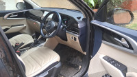 Aurora Black Pearl Kia Carens G1.4 6MT LUXURY 7 seater