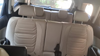 Aurora Black Pearl Kia Carens G1.4 6MT LUXURY 7 seater