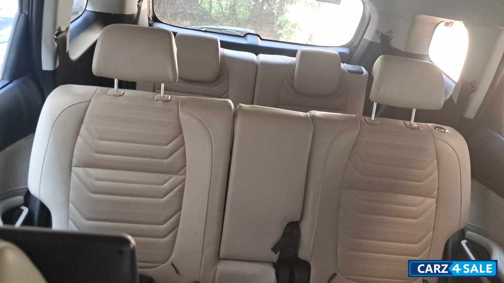Aurora Black Pearl Kia Carens G1.4 6MT LUXURY 7 seater Aurora Black Pearl Kia Carens G1.4 6MT LUXURY 7 seater