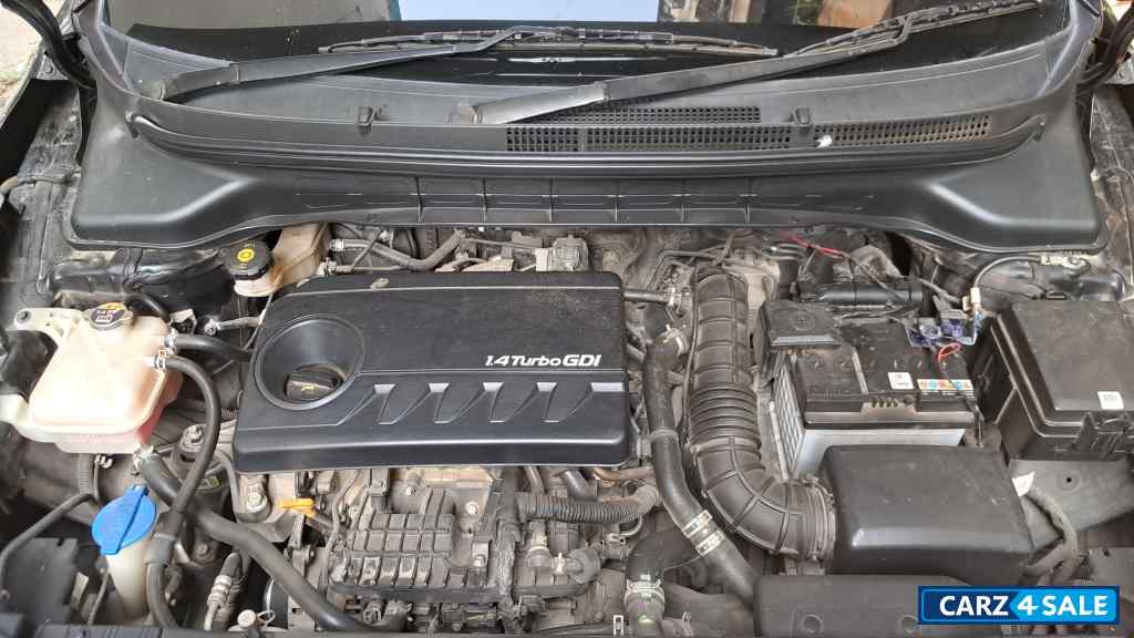 Aurora Black Pearl Kia Carens G1.4 6MT LUXURY 7 seater Aurora Black Pearl Kia Carens G1.4 6MT LUXURY 7 seater