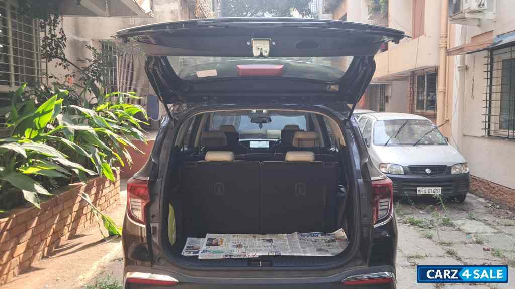 Aurora Black Pearl Kia Carens G1.4 6MT LUXURY 7 seater Aurora Black Pearl Kia Carens G1.4 6MT LUXURY 7 seater
