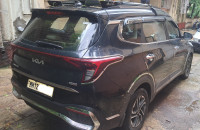 Aurora Black Pearl Kia Carens G1.4 6MT LUXURY 7 seater