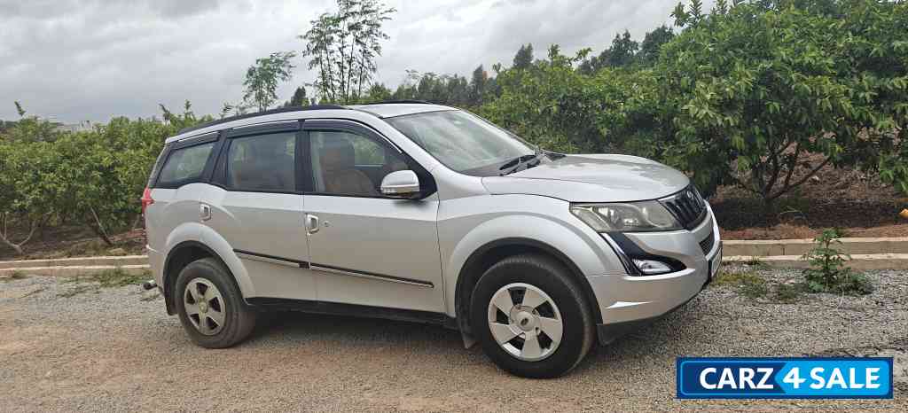 Silver Mahindra XUV 500 W6