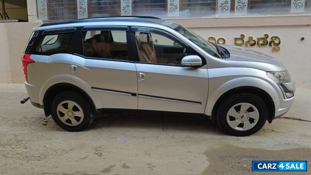 Silver Mahindra XUV 500 W6