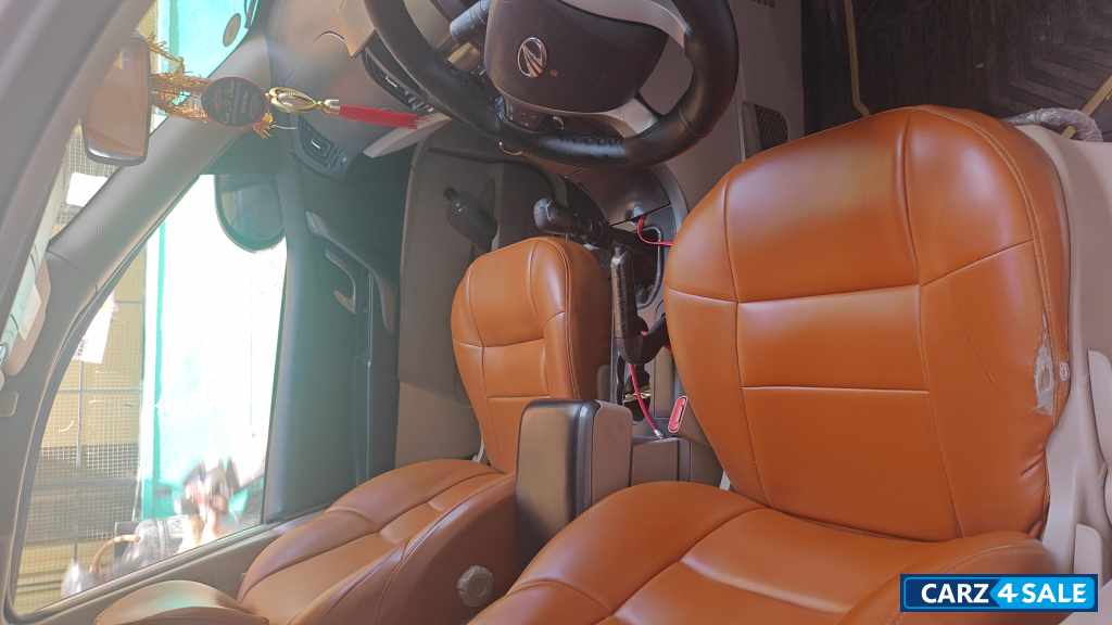 Silver Mahindra XUV 500 W6