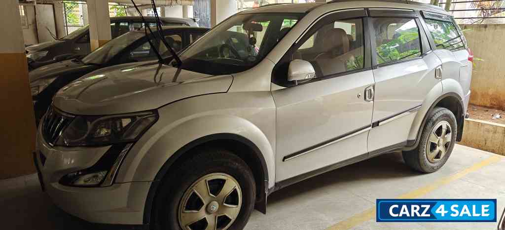 Silver Mahindra XUV 500 W6