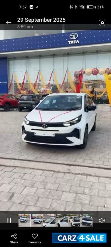 White Tata Altroz Second top model