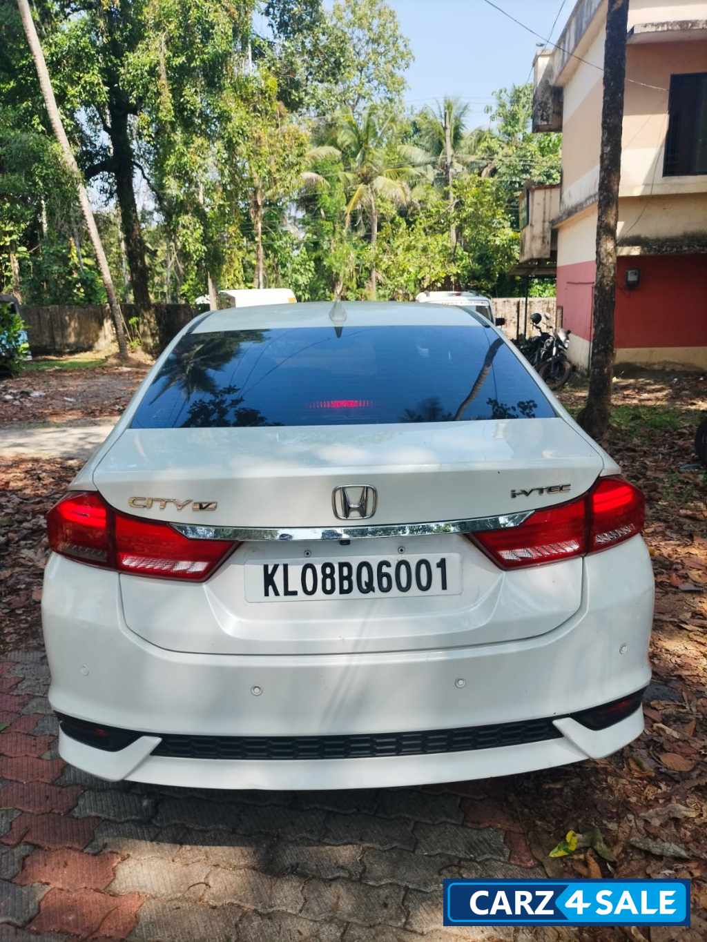 White Honda City I V Tec White Honda City I V Tec