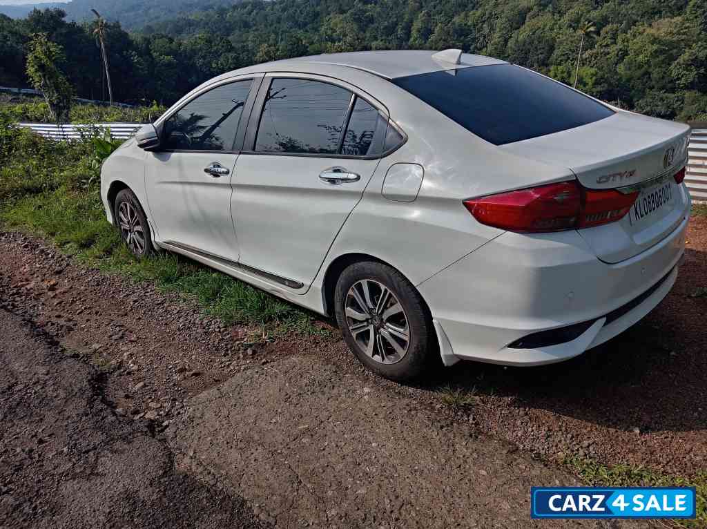 White Honda City I V Tec White Honda City I V Tec