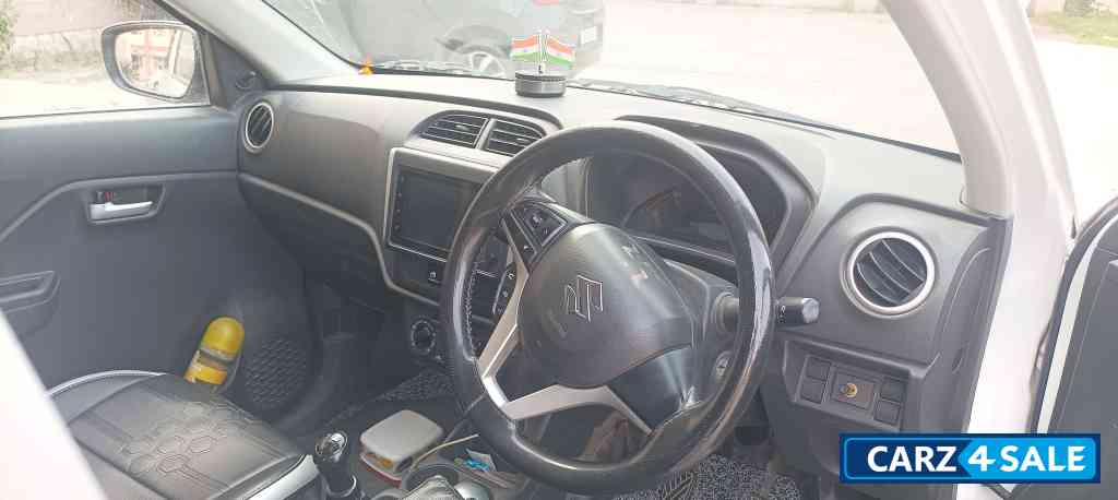 White Maruti Suzuki Alto VXI plus