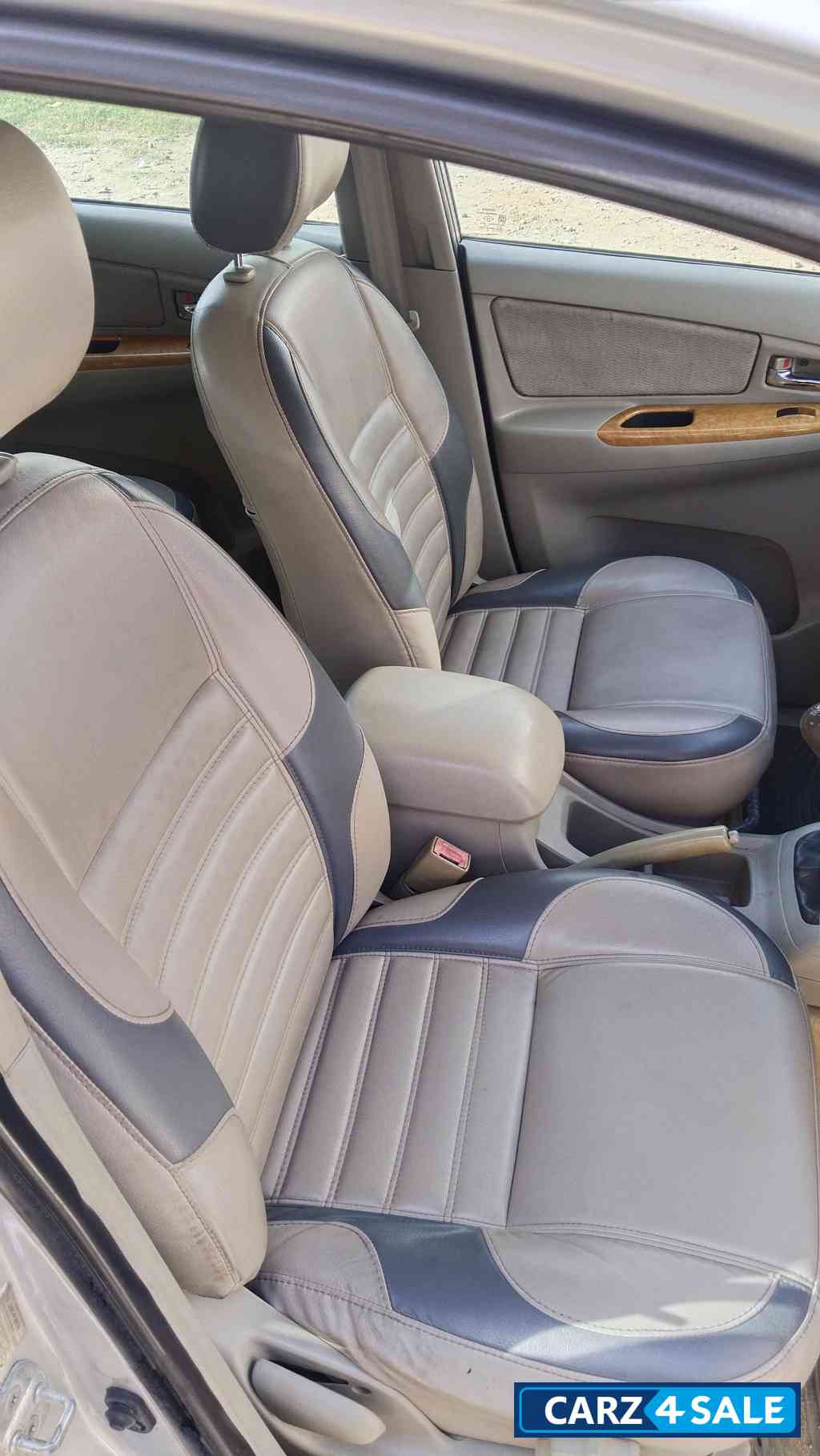 Grey Toyota Innova 2011