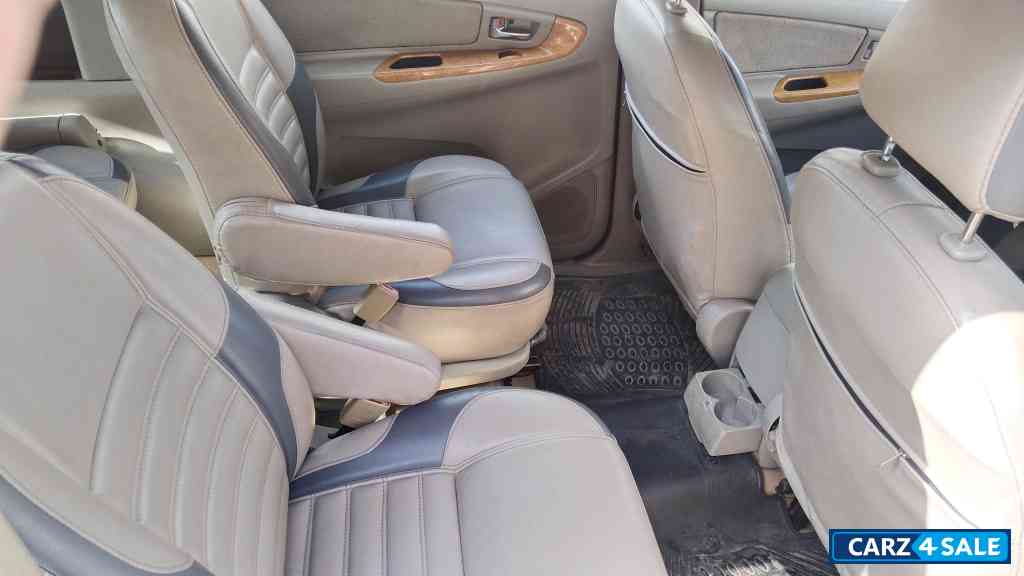 Grey Toyota Innova 2011
