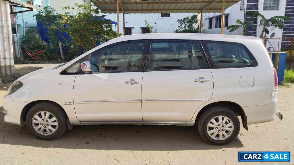 Grey Toyota Innova 2011