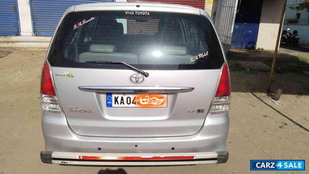 Grey Toyota Innova 2011