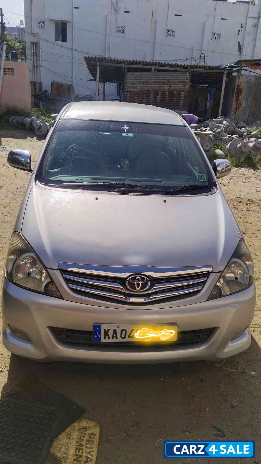 Grey Toyota Innova 2011