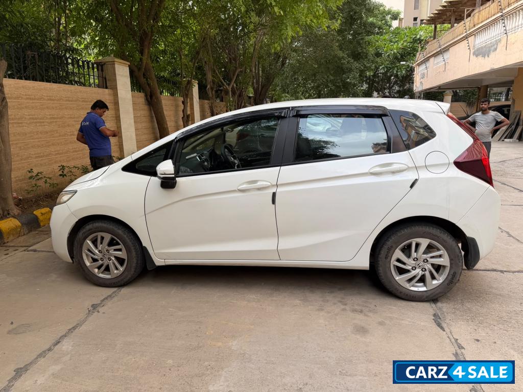 White Honda Jazz V