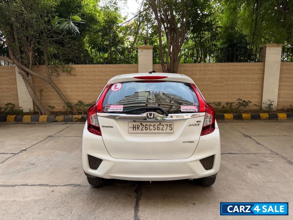 White Honda Jazz V White Honda Jazz V