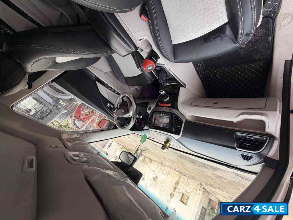 Mahindra XUV300 W8o diesel