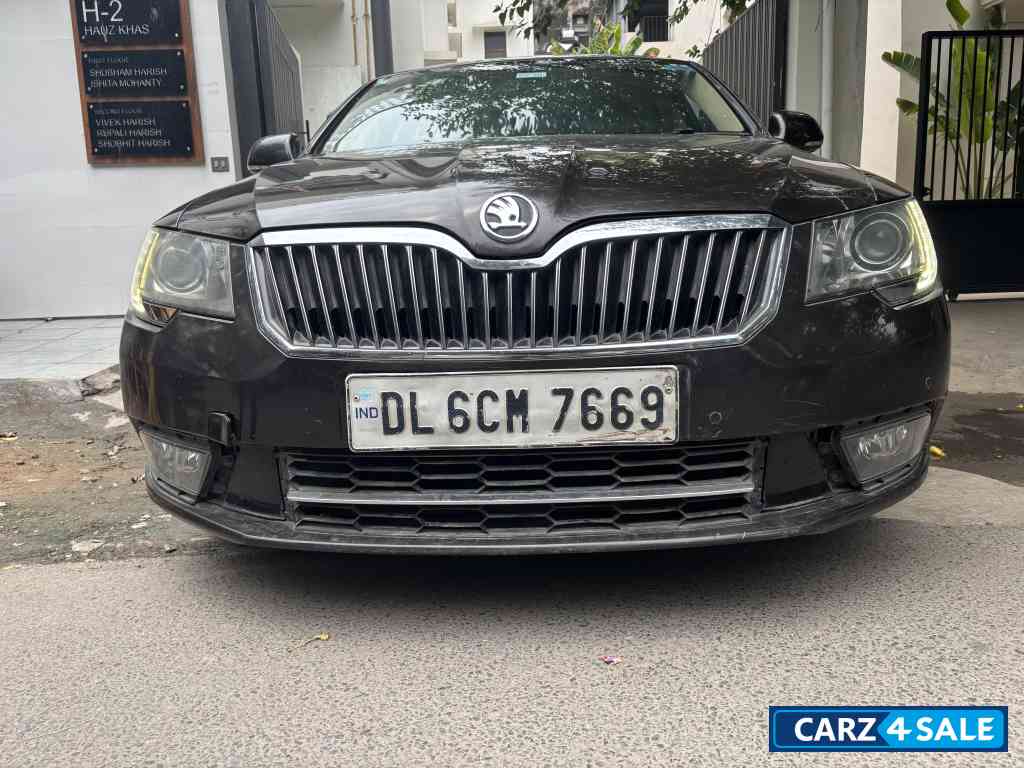 Metallic Brown Skoda Superb Elegance 1.8 TSI Metallic Brown Skoda Superb Elegance 1.8 TSI