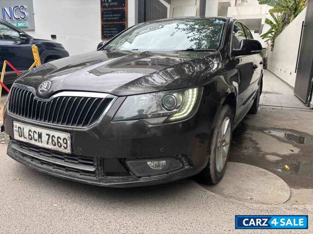 Metallic Brown Skoda Superb Elegance 1.8 TSI Metallic Brown Skoda Superb Elegance 1.8 TSI