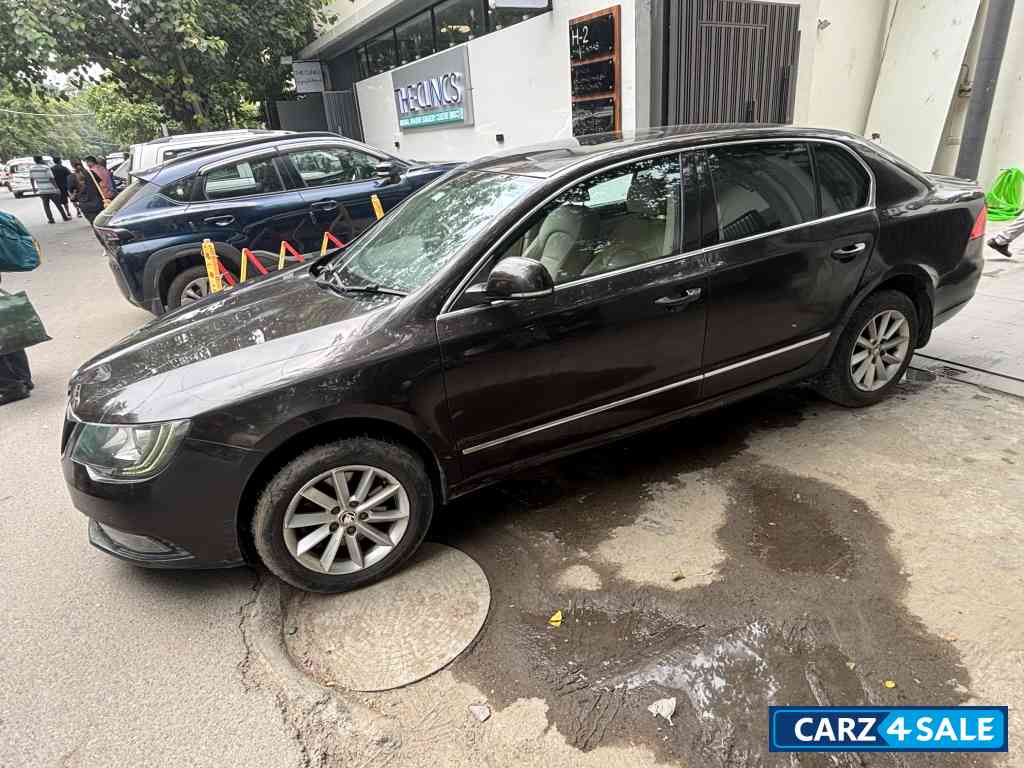 Metallic Brown Skoda Superb Elegance 1.8 TSI Metallic Brown Skoda Superb Elegance 1.8 TSI