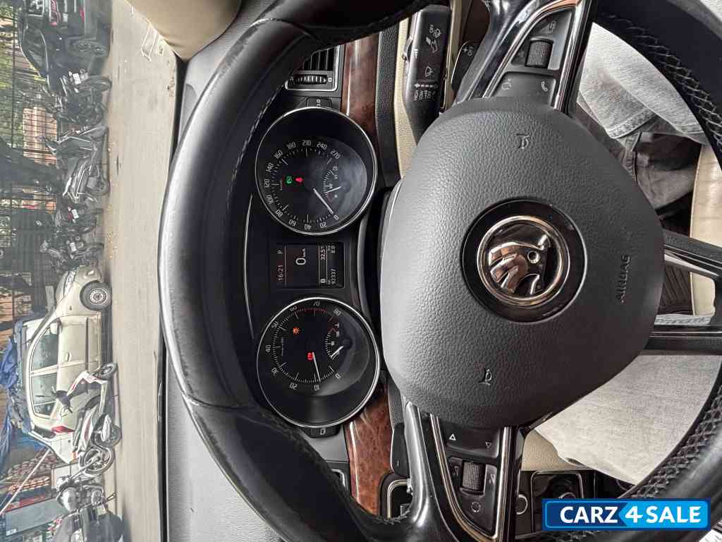 Metallic Brown Skoda Superb Elegance 1.8 TSI Metallic Brown Skoda Superb Elegance 1.8 TSI