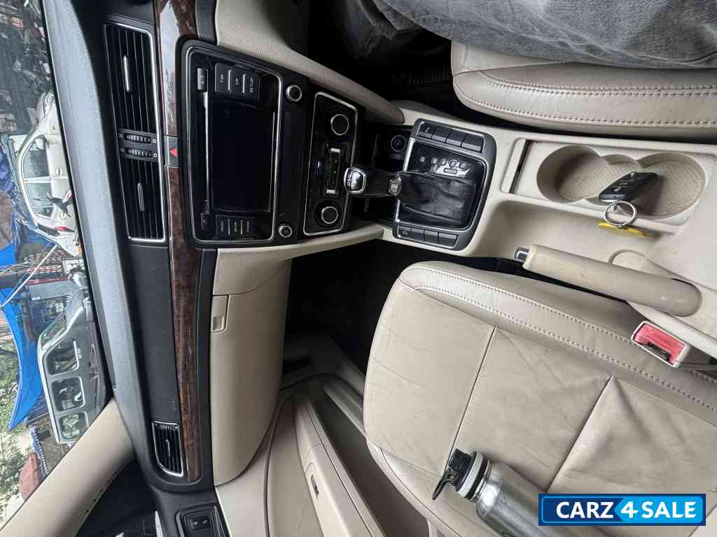 Metallic Brown Skoda Superb Elegance 1.8 TSI Metallic Brown Skoda Superb Elegance 1.8 TSI