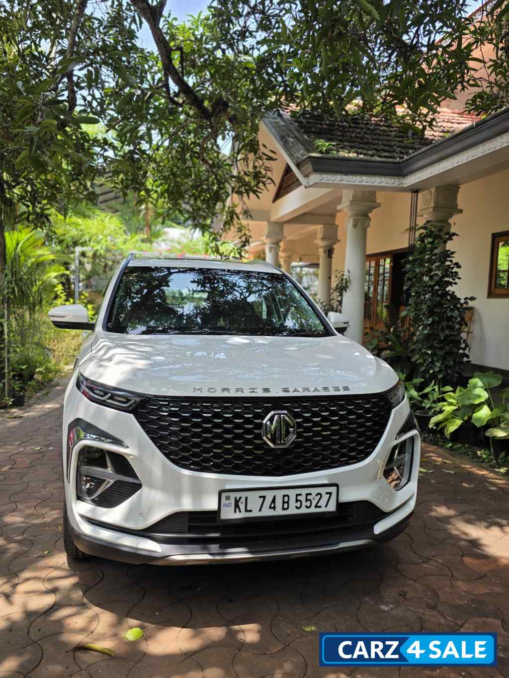 Candy White MG Hector Plus 1.5 CVT SHARP