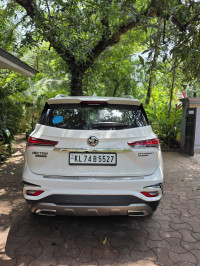 Candy White MG Hector Plus 1.5 CVT SHARP