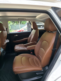 Candy White MG Hector Plus 1.5 CVT SHARP