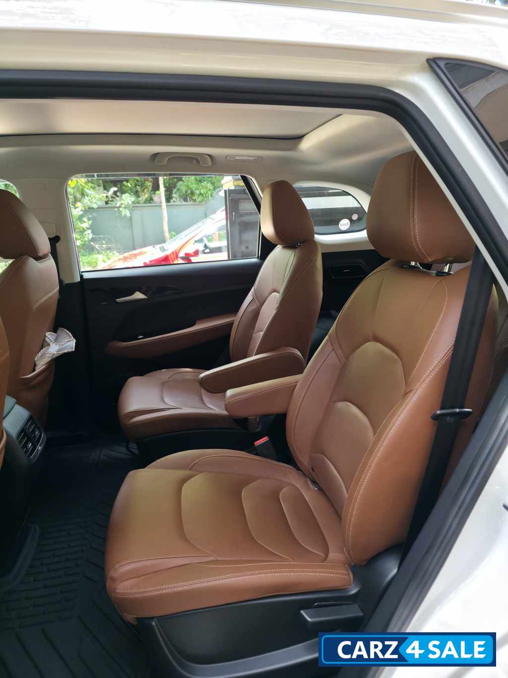 Candy White MG Hector Plus 1.5 CVT SHARP Candy White MG Hector Plus 1.5 CVT SHARP