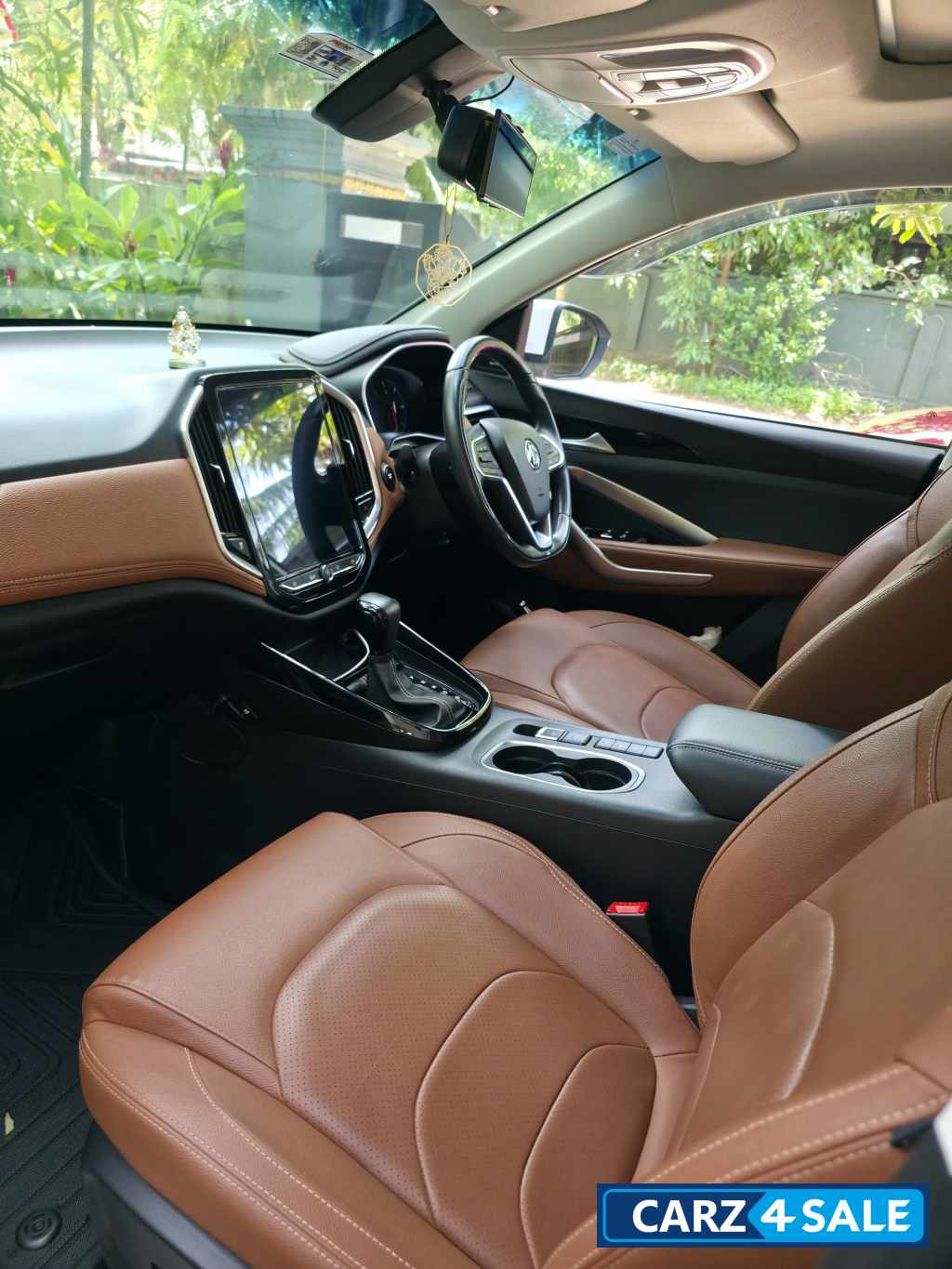 Candy White MG Hector Plus 1.5 CVT SHARP Candy White MG Hector Plus 1.5 CVT SHARP