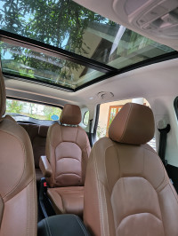 Candy White MG Hector Plus 1.5 CVT SHARP