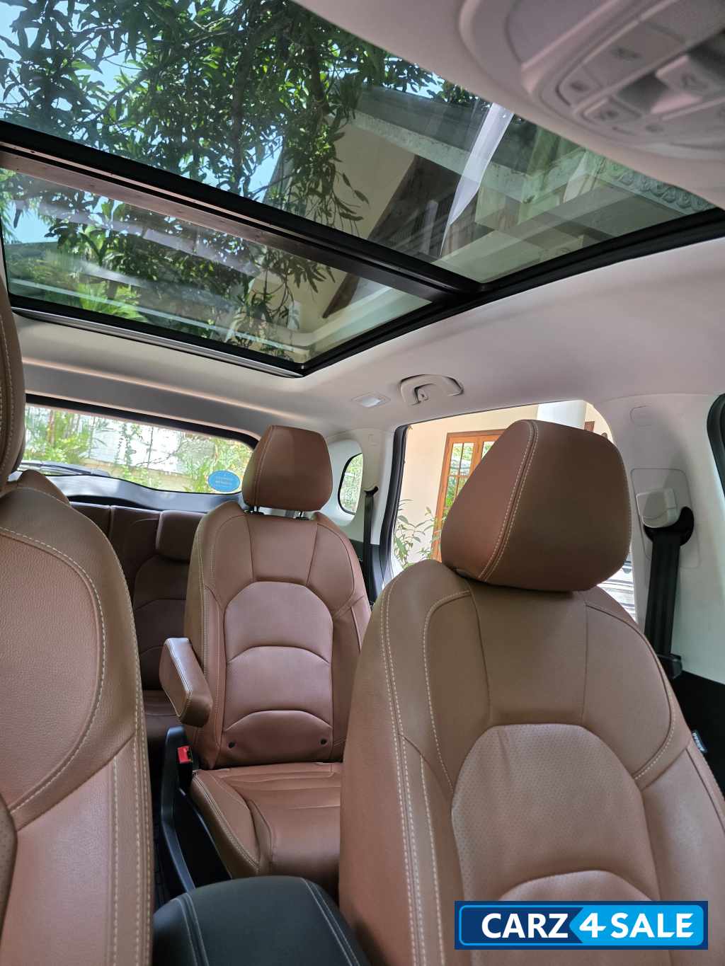 Candy White MG Hector Plus 1.5 CVT SHARP Candy White MG Hector Plus 1.5 CVT SHARP
