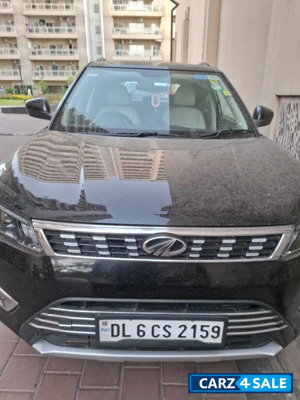 Mahindra XUV300 W6