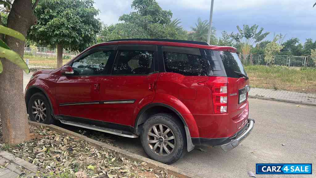 Mahindra XUV 500 W8 AT Mahindra XUV 500 W8 AT