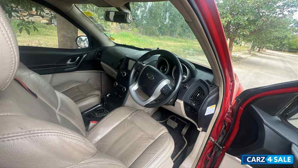 Mahindra XUV 500 W8 AT Mahindra XUV 500 W8 AT