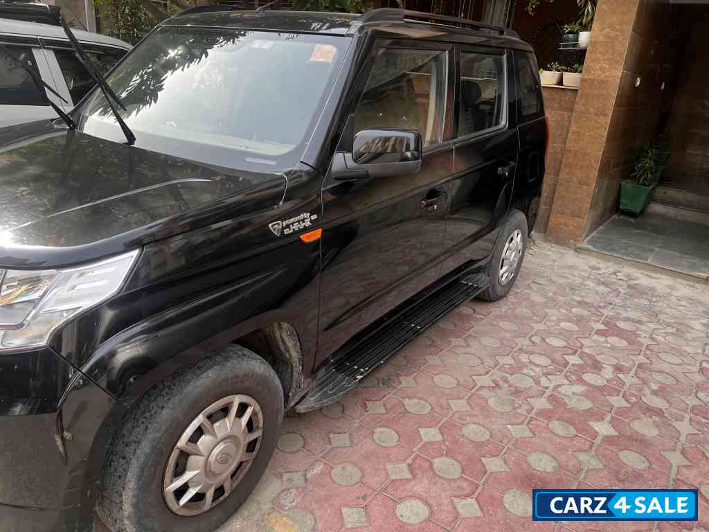 Mahindra TUV300 T6 Plus