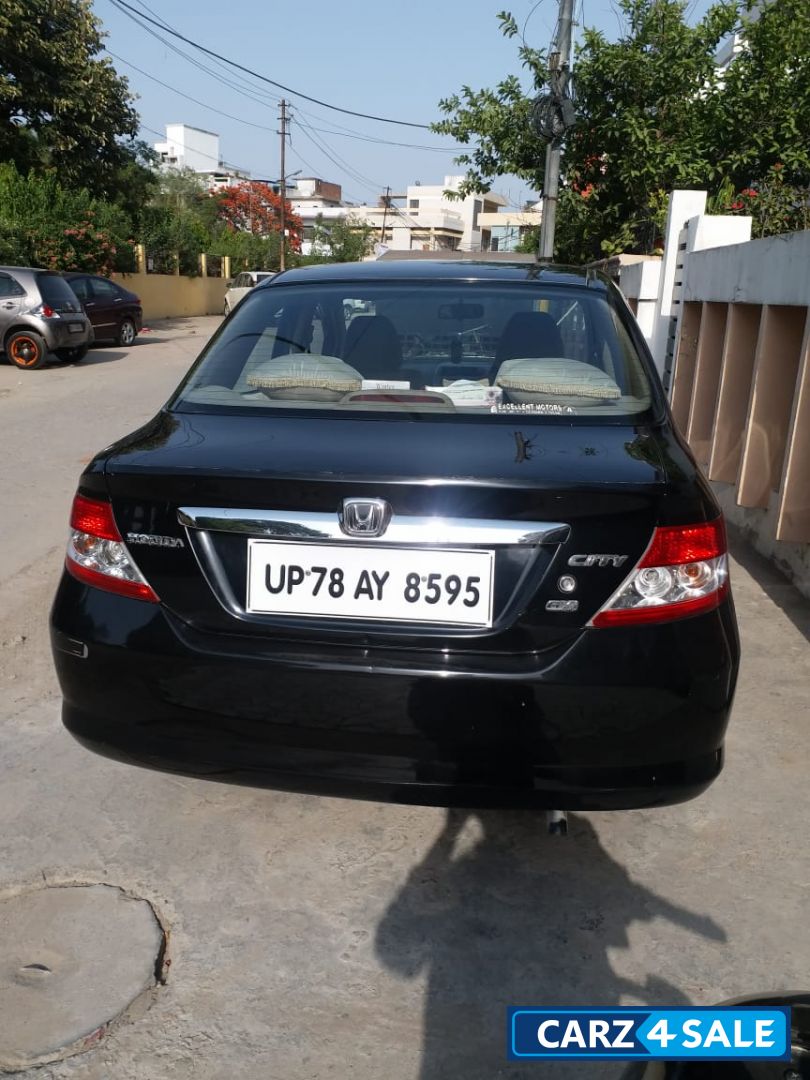 Black Honda  city