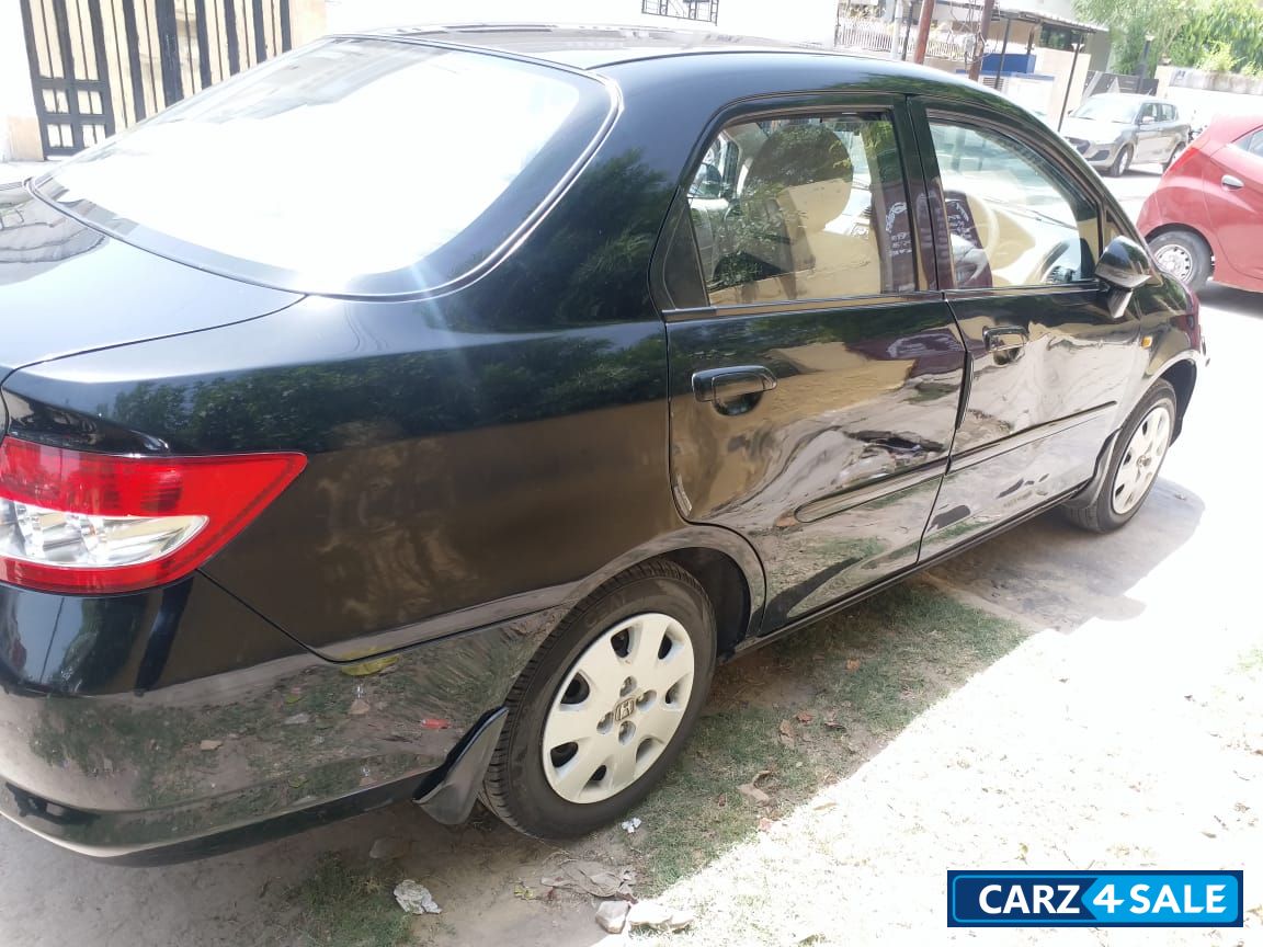 Black Honda  city
