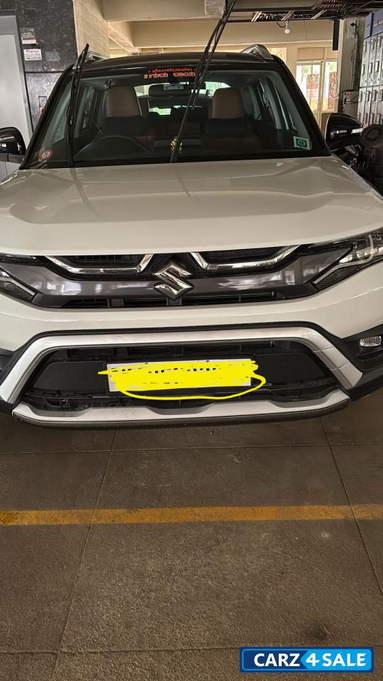White Maruti Suzuki Brezza ZXI MT