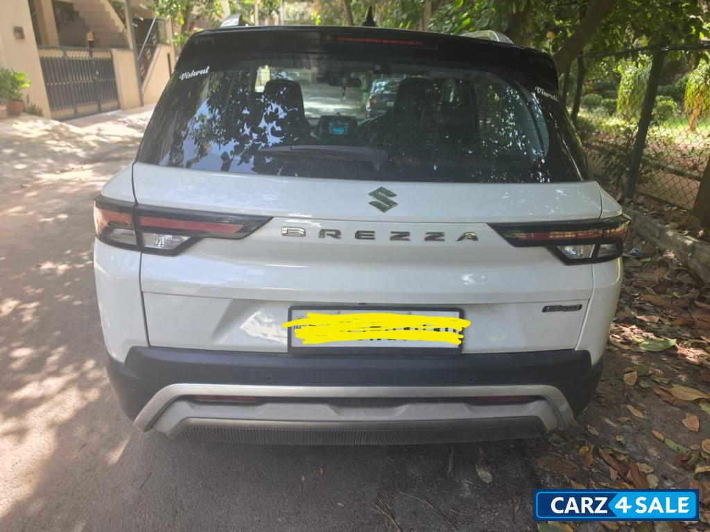 White Maruti Suzuki Brezza ZXI MT