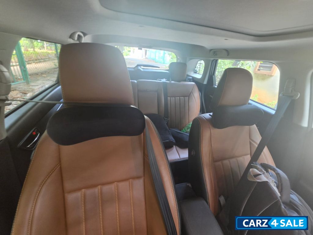 White Maruti Suzuki Brezza ZXI MT