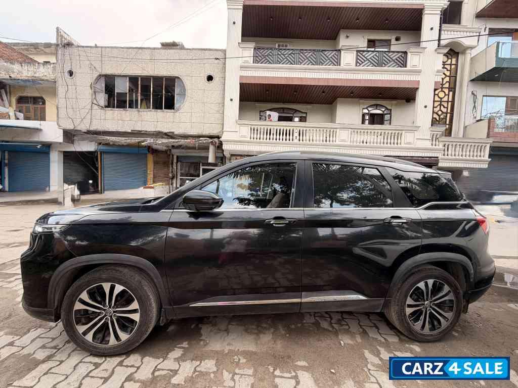 Black MG Hector Plus Smart 2.0Diesel Turbo Black MG Hector Plus Smart 2.0Diesel Turbo