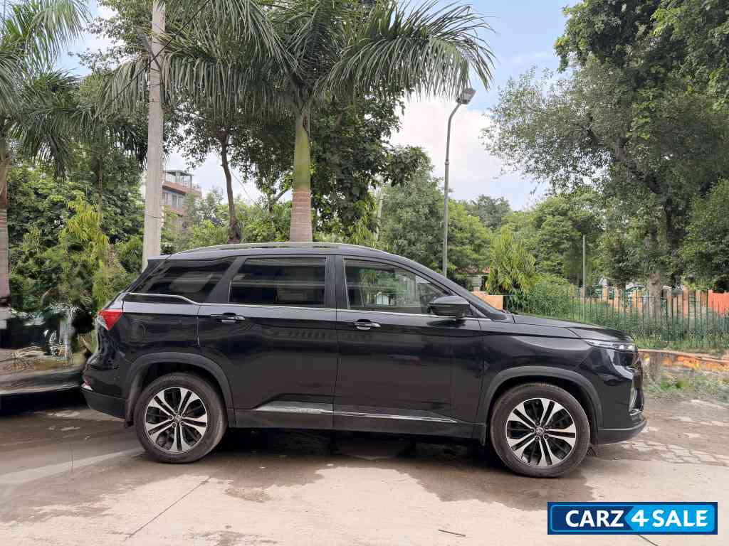 Black MG Hector Plus Smart 2.0Diesel Turbo Black MG Hector Plus Smart 2.0Diesel Turbo