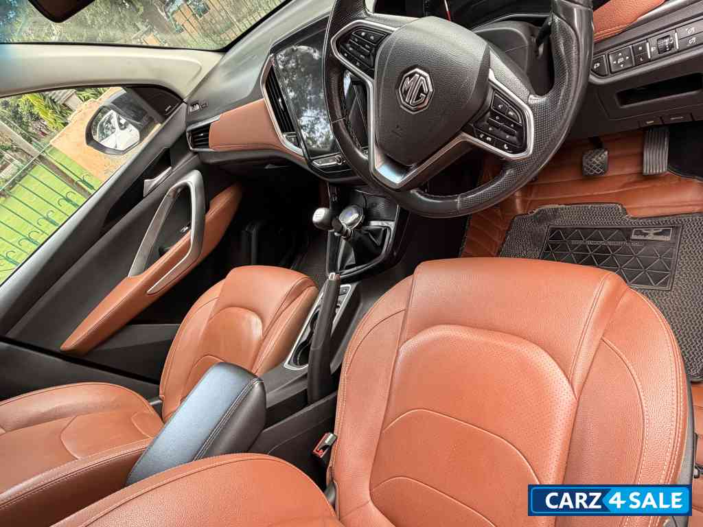 Black MG Hector Plus Smart 2.0Diesel Turbo Black MG Hector Plus Smart 2.0Diesel Turbo